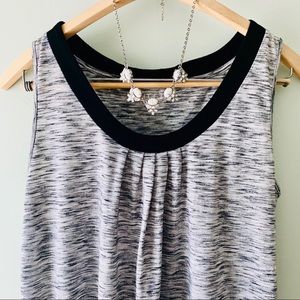 🌻LOFT heathered grey scoop tank w/elastic hem🌻